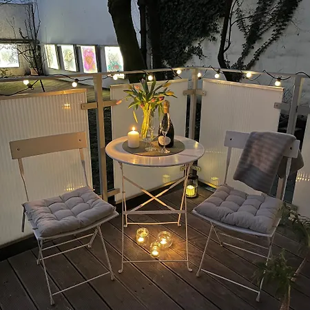 Cozy With Secret Garden Apartment