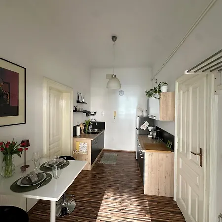 Cozy With Secret Garden Апартаменты Любляна