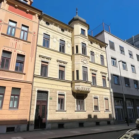 Cozy With Secret Garden Апартаменты Любляна