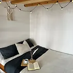 شقة Cozy With Secret Garden *